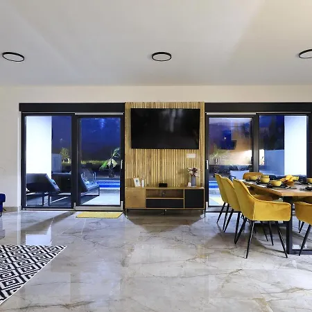 Villa Good Vibes With Heated Pool *