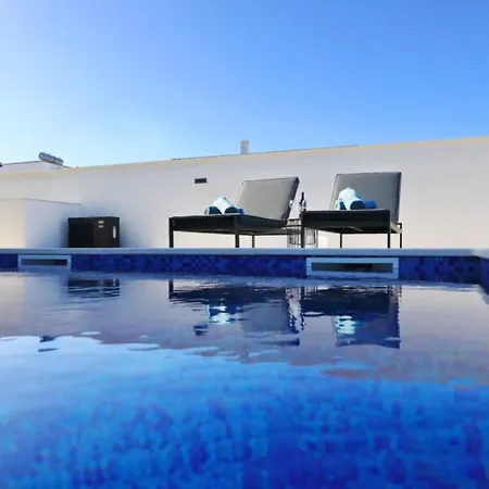 别墅 Good Vibes With Heated Pool